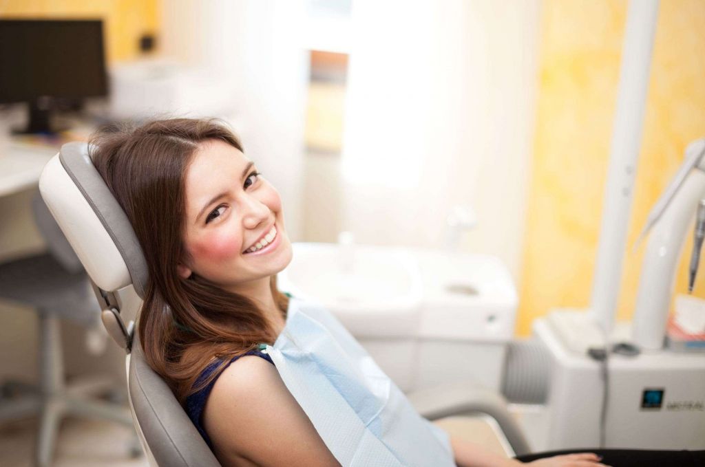 niña en el dentista