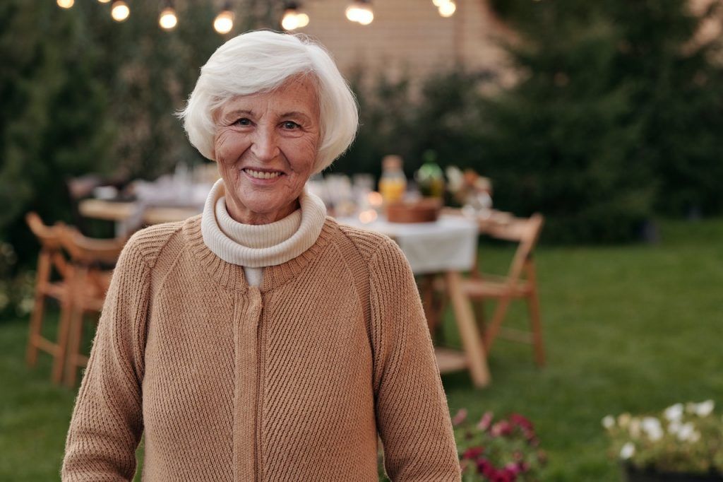 abuela sonriendo